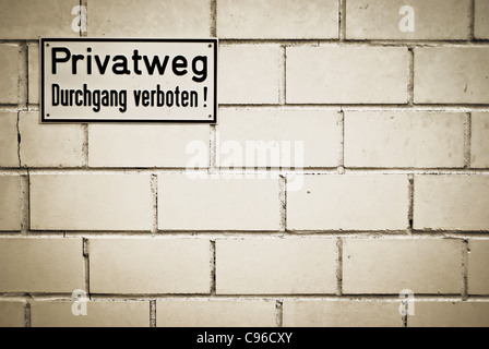 Kein Eintrag (Private Weg) Zeichen in deutscher Sprache. Privatweg Stockfoto