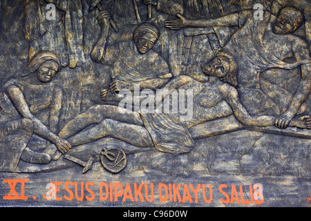 Skulptur zeigt Jesus am Kreuz geopfert wird. Stockfoto