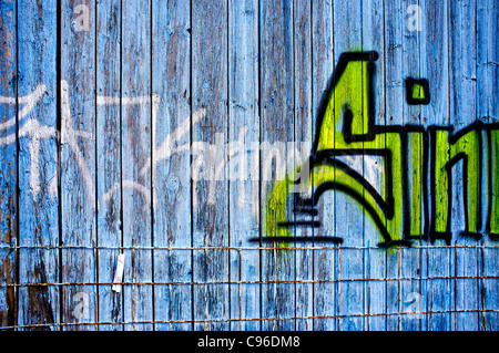 Blaue Marode faulen Holzwand Holzwand blau Stockfoto