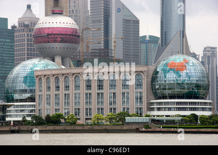 Basis der Telekom-Turm aus dem Bund, Shanghai Stockfoto