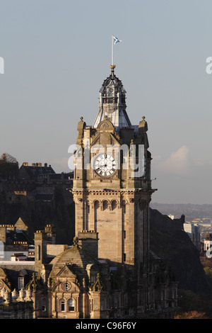 Der Uhrturm Balmoral Hotel in Edinburgh, Schottland Stockfoto