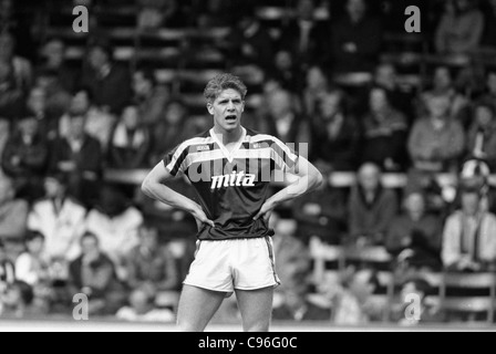 Aston Villa V Sheffield Wednesday in der Villa Park 05.04.1987 Villa Mittelfeldspieler Phil Robinson. Stockfoto