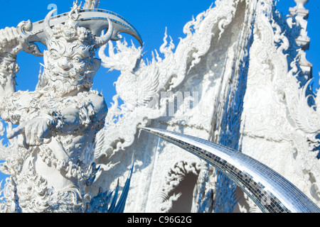 Skulptur im Wat Rong Khun weiße Tempel, Thailand Stockfoto