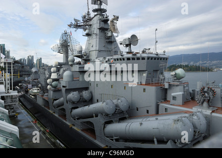 Russische Raketenkreuzer Varyag, festgemacht am Canada Place. 35 Jahre, da eine russische Marinebehälter Vancouver besucht hat. Stockfoto