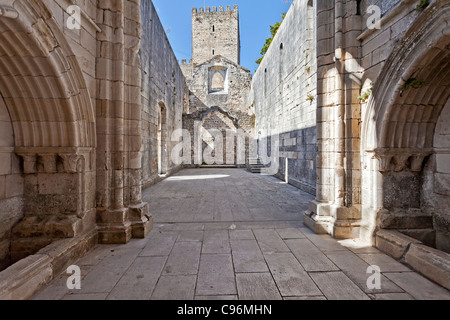 Die Apsis der Nossa Senhora da Pena Kirche (aka Santa Maria da Pena) in Leiria Burg gesehen abhalten. Leiria, Portugal. Stockfoto