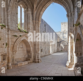 Die Apsis der Nossa Senhora da Pena Kirche (aka Santa Maria da Pena) in Leiria Burg gesehen abhalten. Leiria, Portugal. Stockfoto