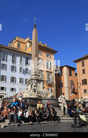 Rom, Brunnen Fontana del Pantheon und ägyptischen Obelisken in Piazza della Rotonda Stockfoto