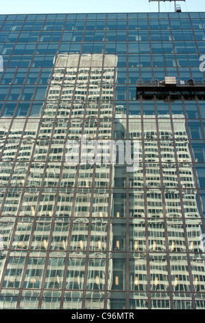 Setzen Sie Ville Marie Büro Gebäude Reflexion, Montreal, Quebec, Kanada Stockfoto