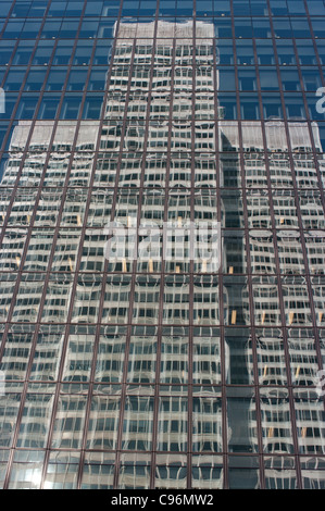 Setzen Sie Ville Marie Büro Gebäude Reflexion, Montreal, Quebec, Kanada Stockfoto