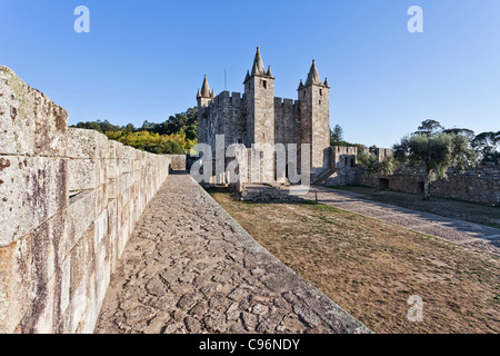 Bailey und der Feira Burg. Santa Maria da Feira, Portugal. Stockfoto