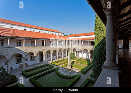 Guimaraes Rathaus im ehemaligen Santa Clara Kloster Gebäude. Guimaraes, Portugal. Aufgenommen in die UNESCO-Welterbe-Bereich. Stockfoto