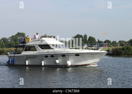 Boot am Fluss Themse Shiplake South Oxfordshire Stockfoto