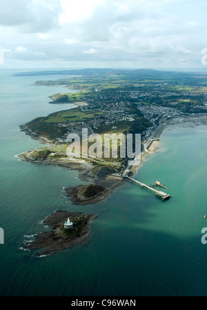 Der kleinen Küstenstadt Dorf von Mumbles in der Nähe von Swansea in Süd-Wales mit dem Mumbles Leuchtturm und Mole im Vordergrund. Stockfoto