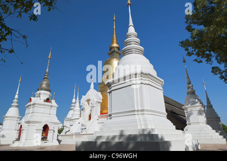 Die Chedi und Stupas im Wat Suan Dok, Chiang Mai, Thailand. Stockfoto