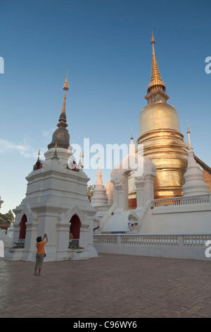 Die Chedi und Stupas im Wat Suan Dok, Chiang Mai, Thailand. Stockfoto