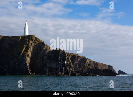 Der 15m hohe Baltimore Beacon, gebaut im Jahre 1849, als Navigationshilfe für die tückischen Gewässer von West Cork, Irland Stockfoto