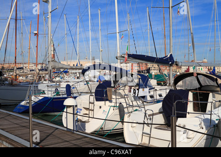 Yachten im San Giorgio-Becken, Venedig, Italien, Europa. Stockfoto