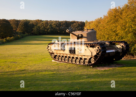 Churchill Crocodile Flammenwerfertrupp Tank außerhalb der Muckleburgh Collection Militärmuseum, Weybourne, Norfolk Stockfoto