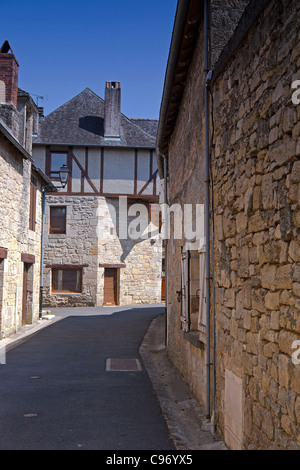 Der engen Gassen der mittelalterlichen Dorf von Saint-Robert in der Corrèze, Frankreich Stockfoto