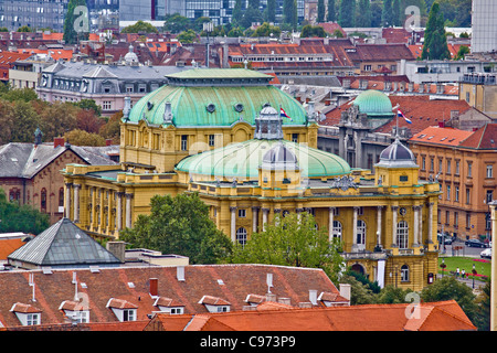 Stadt Zagreb Dächer und kroatischen Nationaltheater Stockfoto