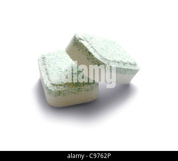 Geschirrspülmittel-Tabletten, die isoliert auf weiss Stockfoto