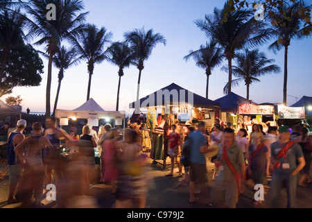 Mindil Beach Sunset Markets - ein beliebtes Nahrungsmittel und Handwerksmarkt in Darwin, Northern Territory, Australien Stockfoto