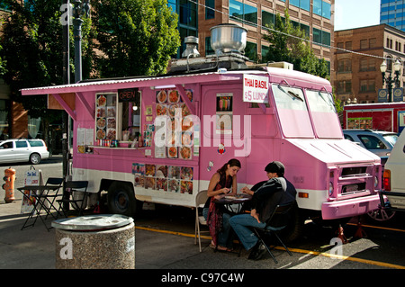 Portland-Thai-Food Anbieter Warenkorb Mittagessen munch Oregon Stockfoto