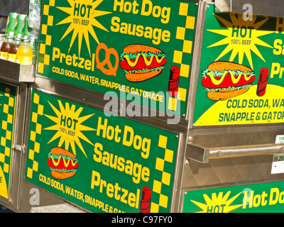 Straßenverkäufer Hot Dog Cart, NYC Stockfoto