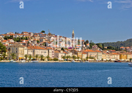 Adria Stadt von Mali Losinj, Blick aus Meer, wunderschöne kroatische touristische Destination direkt am Meer Stockfoto