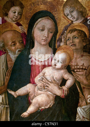 Madonna mit Kind mit dem Heiligen Hieronymus Sebastian zwei Engel 15. Cent von Matteo di Giovanni 1430 – 1495 Siena Italienischer Renaissance-Künstler Italien Italienisch. Stockfoto