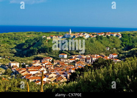 Stadt am Mittelmeer und erstaunlich, grüne Landschaft, Insel Susak, Kroatien Stockfoto