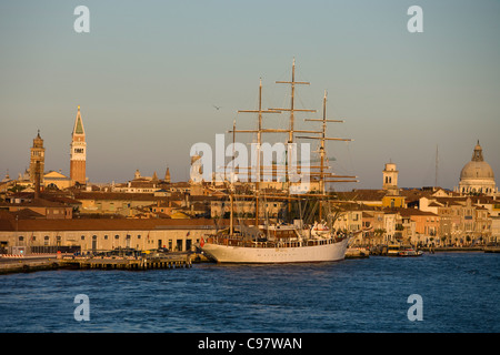 Segeln Kreuzfahrtschiff Sea Cloud, Sea Cloud Cruises, am Canale della Giudecca, Venedig, Veneto, Italien, Europa Stockfoto