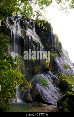 Die kaskadierende Wasser fällt von Baume-Les-Messieurs. Stockfoto