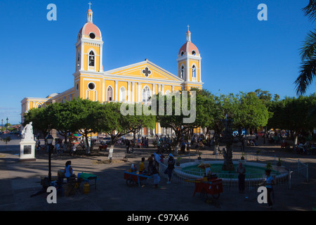 Parque Central Park und Kathedrale von Granada, Granada, Granada, Nicaragua, Mittelamerika, Amerika Stockfoto