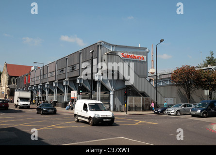 Der Sainsbury Supermarkt Store auf Camden Road, Camden Town, London, UK Stockfoto