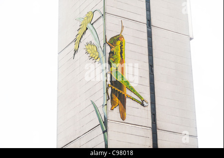 Ein Insekt Kunstwerk auf einem Gebäude in Busan, Südkorea. Stockfoto