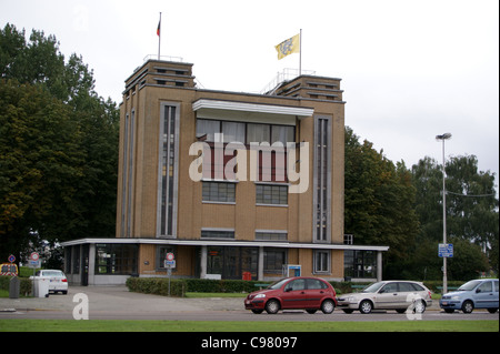 Aufzugsschacht von der St. Anna-Fußgängertunnel unter der Schelde, Antwerpen, Belgien Stockfoto