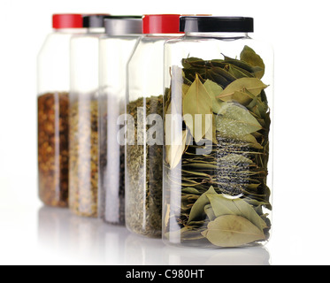 Sortiment von Gewürzen in der Kunststoff-Flaschen Stockfoto