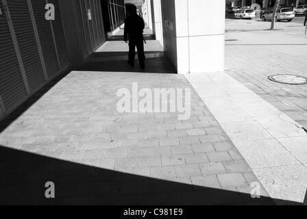 Foto von einer Außenseite eines Gebäudes, eines minimalistischen konzeptionellen Ansatzes, mit b&w Stockfoto