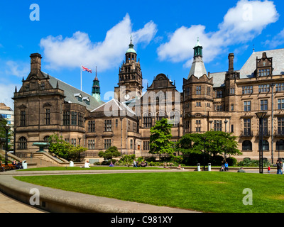 Sheffield Peace Gardens und das Rathaus in Sheffield City Centre South Yorkshire England UK Stockfoto