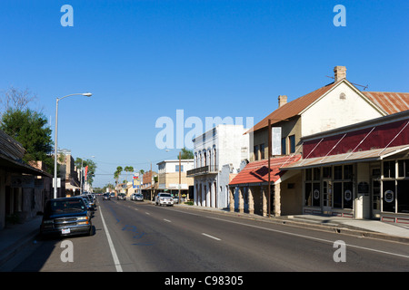 Die Hauptstraße durch die Stadt von Rio Grande Grenzstadt am Highway 83 zwischen Brownsville und Laredo, Texas, USA Stockfoto