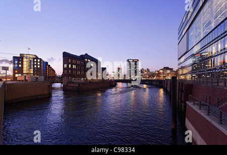 Dovenfleet Kanal, Gebäude des Spiegel publishing House, Willy-Brandt-Straße, Altstadt-Viertel, Hamburg, Deutschland, Europa Stockfoto