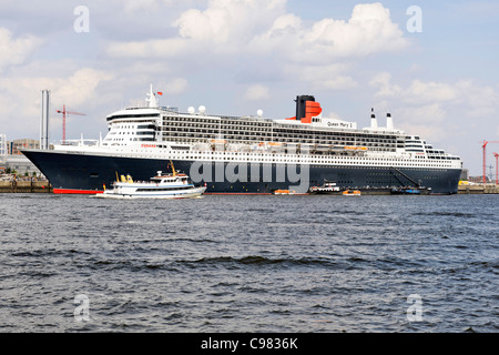 Kreuzfahrtschiff, Queen Mary 2 im Hamburger Hafen, Hansestadt Hamburg, Deutschland, Europa Stockfoto