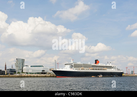 Kreuzfahrtschiff, Queen Mary 2 im Hamburger Hafen, Hansestadt Hamburg, Deutschland, Europa Stockfoto