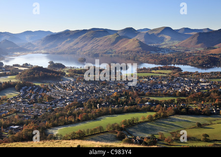 Keswick und Derwent Wasser gesehen von Latrigg, englischen Lake District, Cumbria, UK Stockfoto