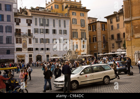 Masse auf Piazza della Rotonda in Rom Stockfoto