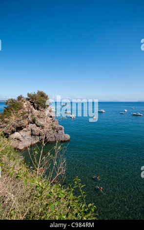 Blick von der Insel Ischia mit Blick auf die Bucht von Neapel, Italien Stockfoto