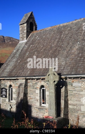 WW1 Memorial und Holy Trinity Church, Grange Dorf, englischen Lake District, Cumbria, UK Stockfoto