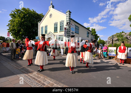 Tänzerinnen in traditionellen Kostümen, Gurttig Festival, Keitum, Sylt, Schleswig-Holstein, Deutschland Stockfoto