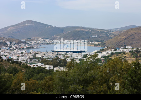 Blick auf die Insel Patmos von Chora, Stadt der Skala, der wichtigste Hafen. Insel der Dodekanes, Griechenland Stockfoto